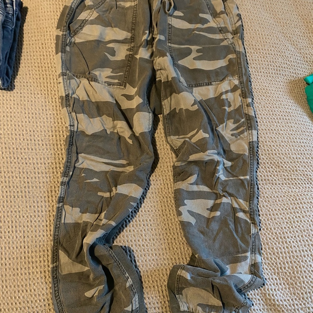 Splendid Women’s Green Camouflage Cargo Pants